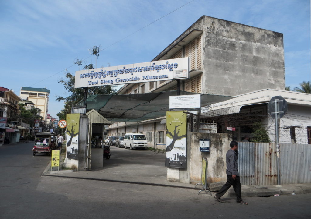 Eingang Tuol Sleng Genocide Museum