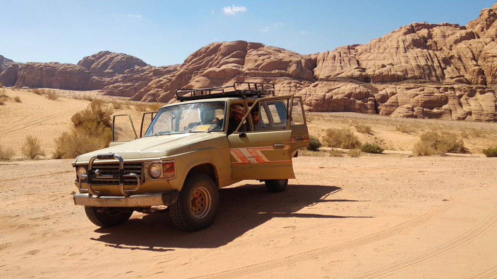 Geländewagen im Wadi Rum