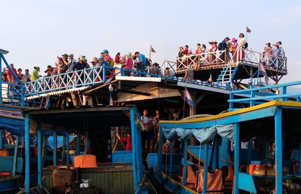 Menschenmassen am Tonle Sap