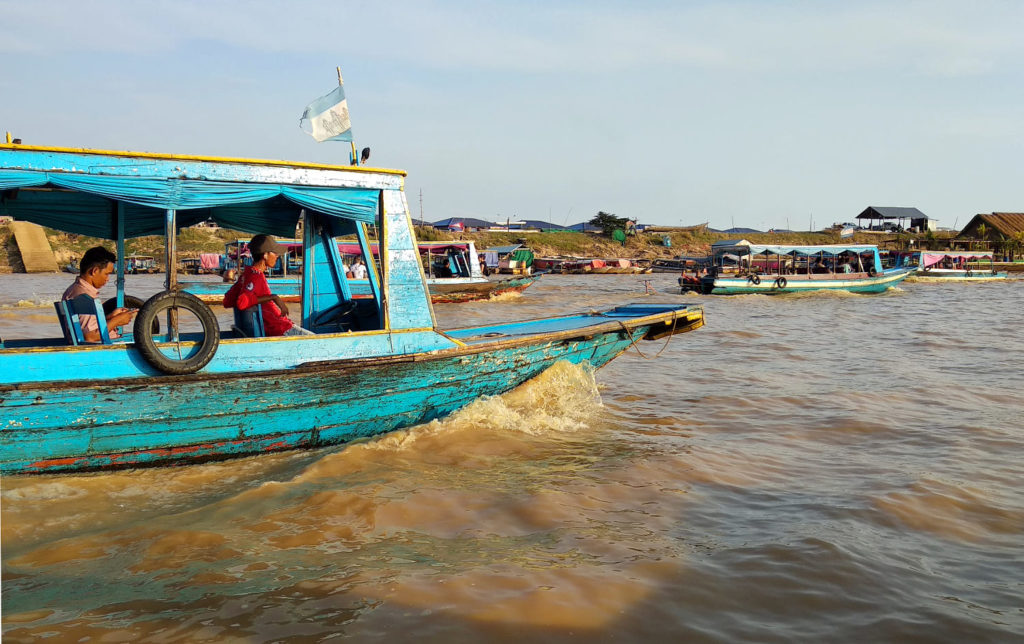 Touristenboote auf dem Tonle Sap