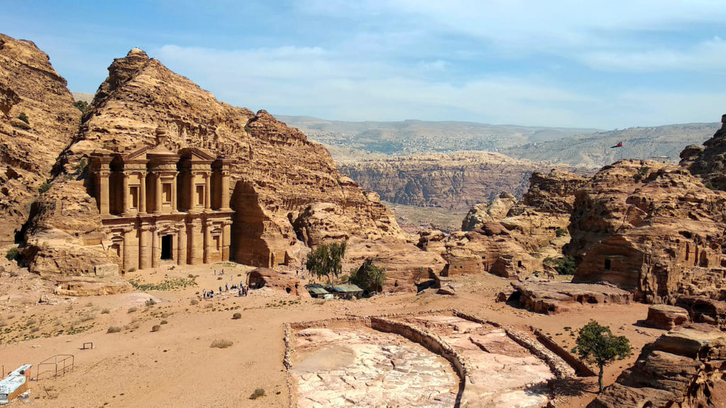 Panoramablick auf Ad-Deir in Petra