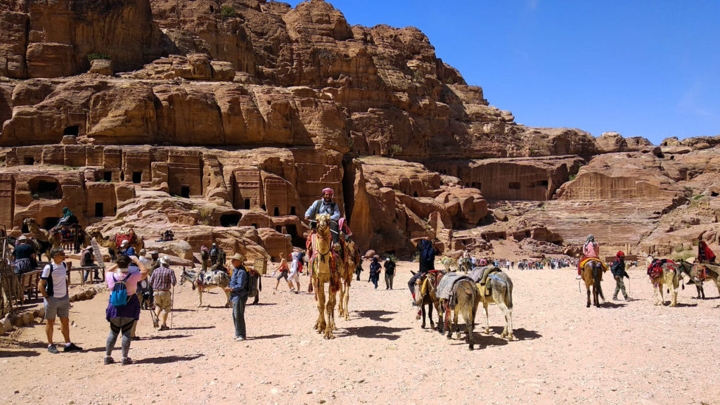 Kameltreiber auf der Fassadenstraße in Petra