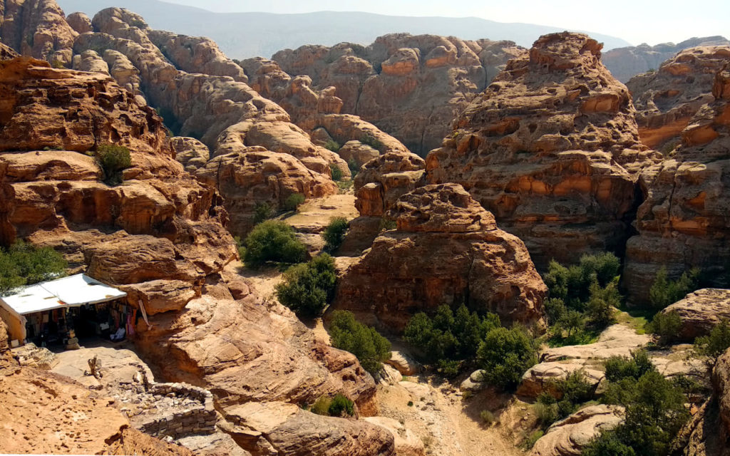 Ausblick ins Wadi Araba bei Little Petra