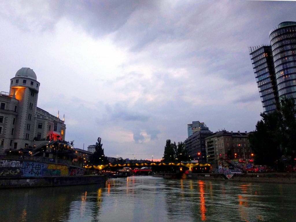 Donaukanal bei Dämmerung