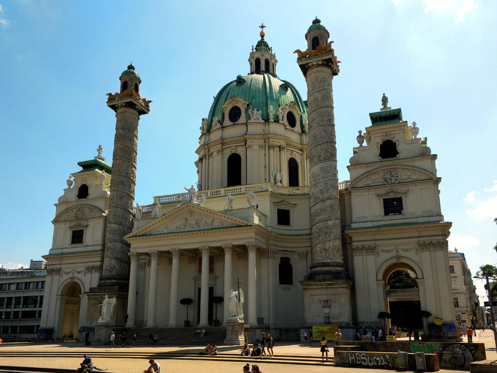 Blick auf die Karlskirche in Wien