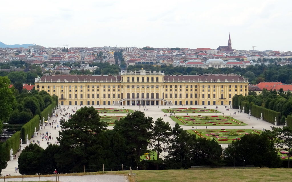 Blick auf Schönbrunn von der Gloriette