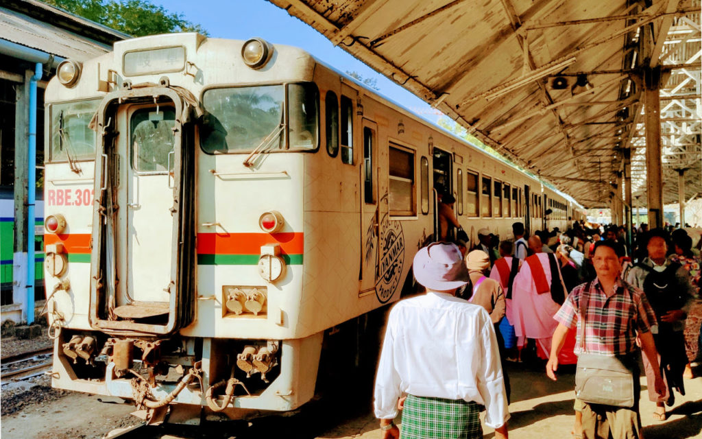 Waggon der Circular Train in Yangon