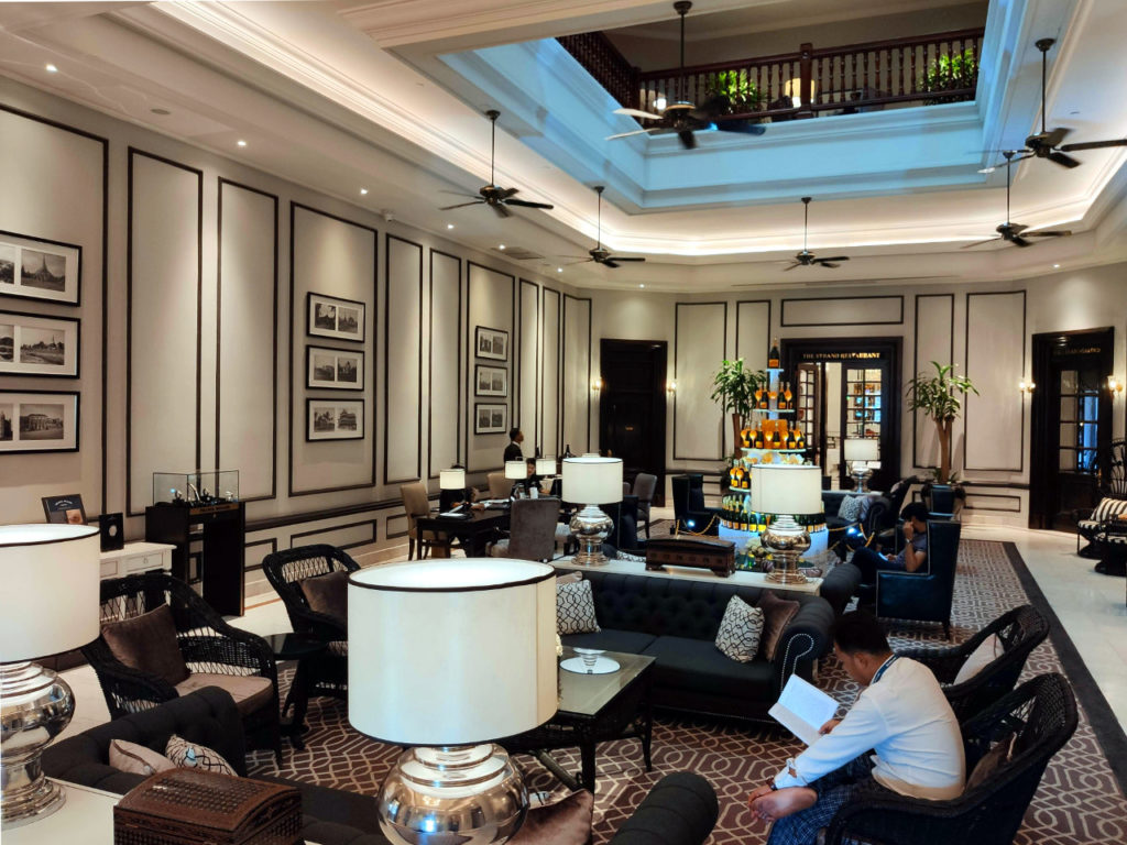 Die Lobby des Strand Hotels